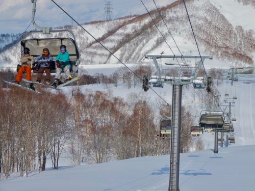 Enjoy Skiing at Kagura, A Ski Resort Surrounded by Nature Right Near Naeba