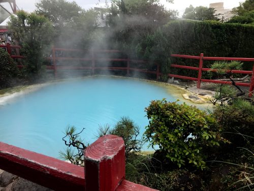 Kamado Jigoku includes boiling mud vents and large pools of water colored orange and an acidic light blue. 