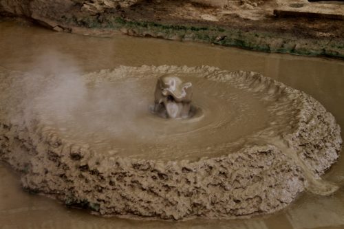 Kamado Jigoku includes boiling mud vents and large pools of water colored orange and an acidic light blue. 