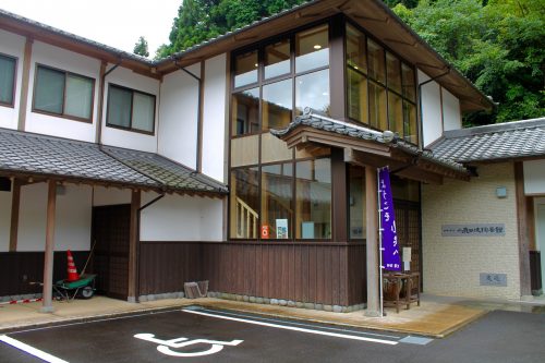 Walking around the Ontayaki Pottery Village in Oita, Kyushu