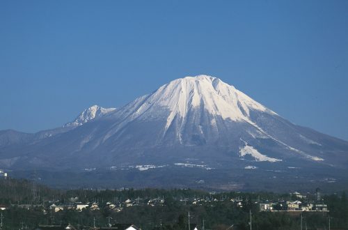 Mt Daisen, a sacred volcano shaped like Mt Fuji, is a mountain with an important religious history and heritage.