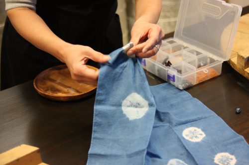 Participating in an indigo dyeing workshop in Mima, Tokushima.