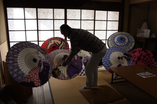 A rare umbrella illustrator resides in the Udatsu district of Mima town, Tokushima.
