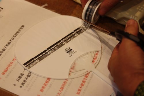 Customize your own fan for free at Nyochikudo in Kurashiki, Okayama.