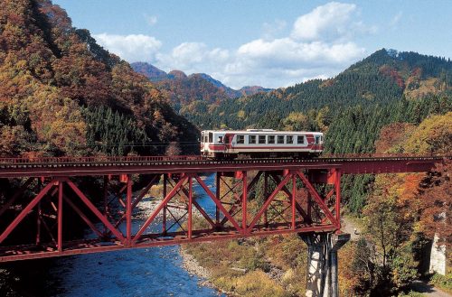 The gorgeous autumn foliage along the Nairiku Train Line in Akita Prefecture.