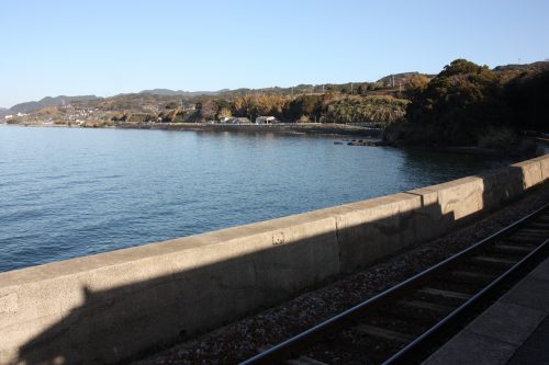 A view of Omura Bay's coast from the station platform.