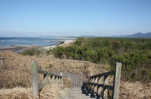  discover both the seaside and countryside in Minamisatsuma by bike, in Kyushu.