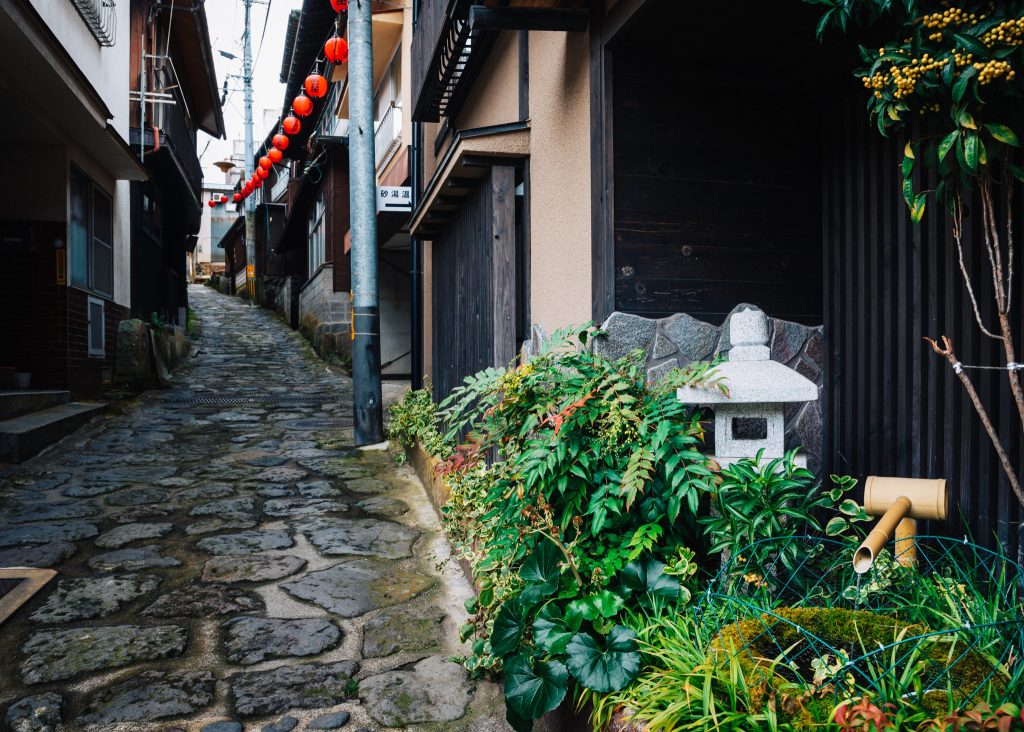 Peaceful Relaxation in Charming Yunohira Onsen - VOYAPON
