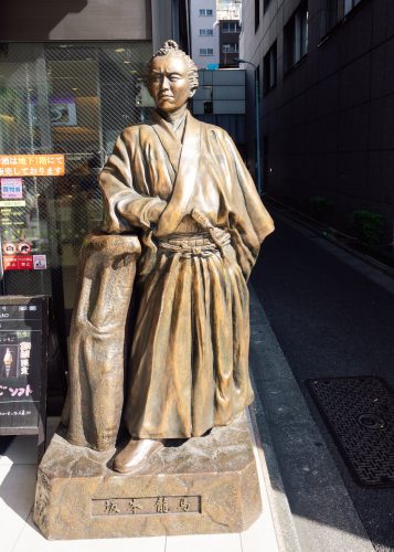 Statue of Sakamoto Ryoma at Kochi antenna shop