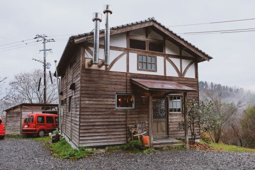 Mametake is a rustic cafe in the mountains of Nakatsu, Oita.