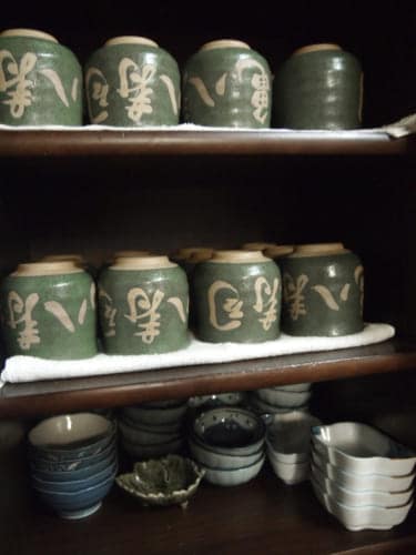 Tea cups at Kamehachi