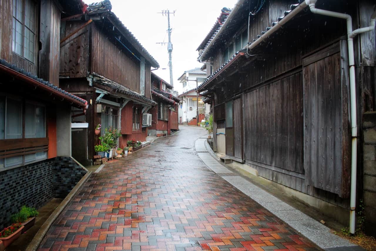 Discover Culture and History in the Backstreets of Ojika