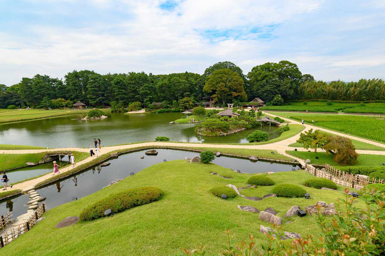 The Summer Beauty of Korakuen, Okayama's Premier Japanese Garden