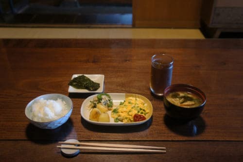 Japanese breakfast in Tomaryanse: rice, miso soup, scrambled eggs and vegetables