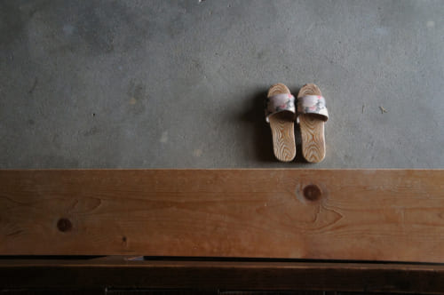 Japanese wooden sandals arranged for customers in the entrance of Tomaryanse