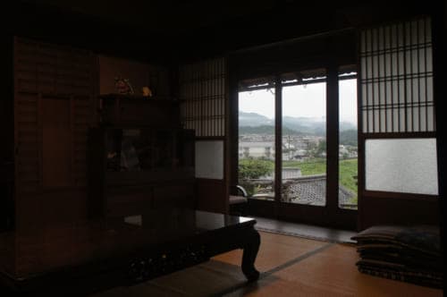 Tomaryanse's dining room: a traditional room overlooking Asuka village