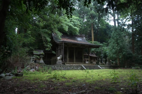 The small sanctuary that is seen in the film Hanezu, surrounded by trees and mosses. Asuka, Nara