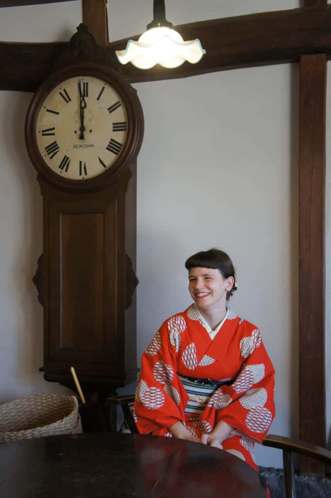 Clémentine wearing antic kimono in the retro cafe Antique & Cafe Ide