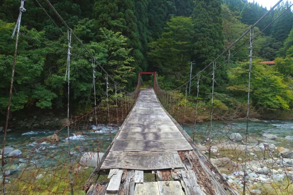 Small suspension bridge leading to Kawara no Yukko