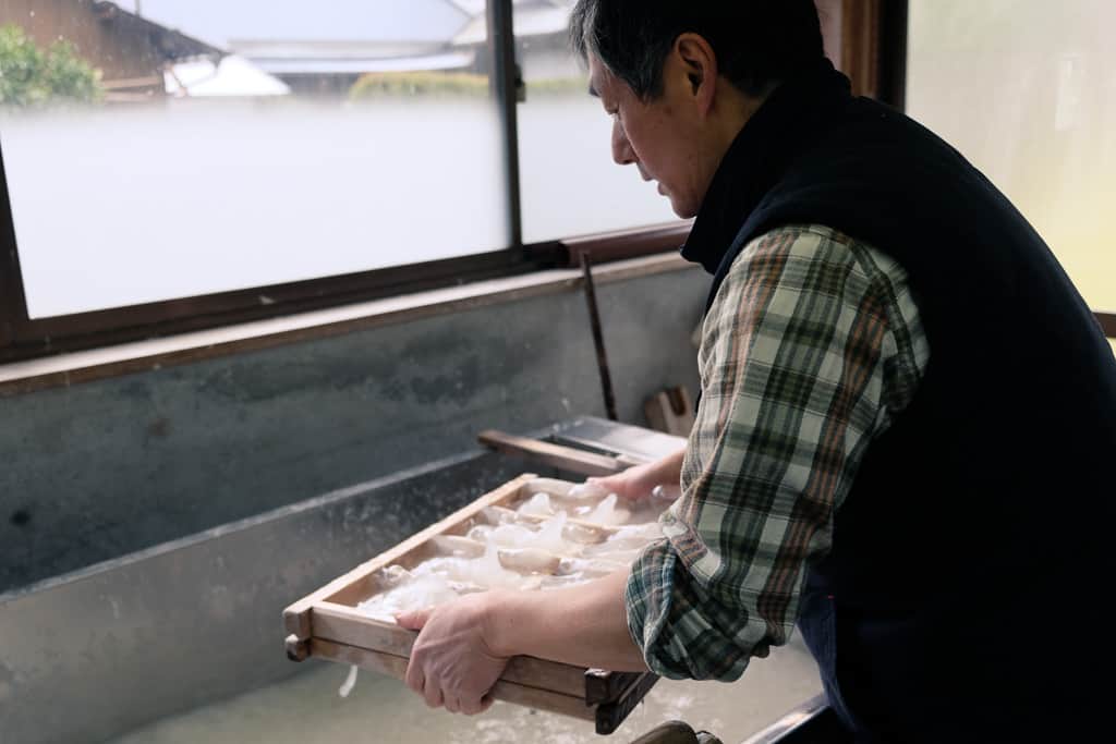 making kurotani washi paper in Kyoto prefecture