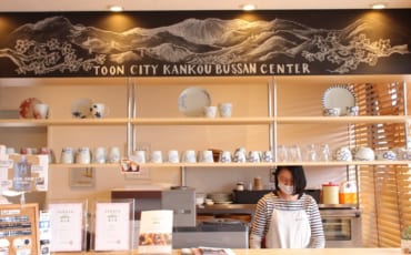 Café inside of the Sakuranoyu Kanko Bussan Center
