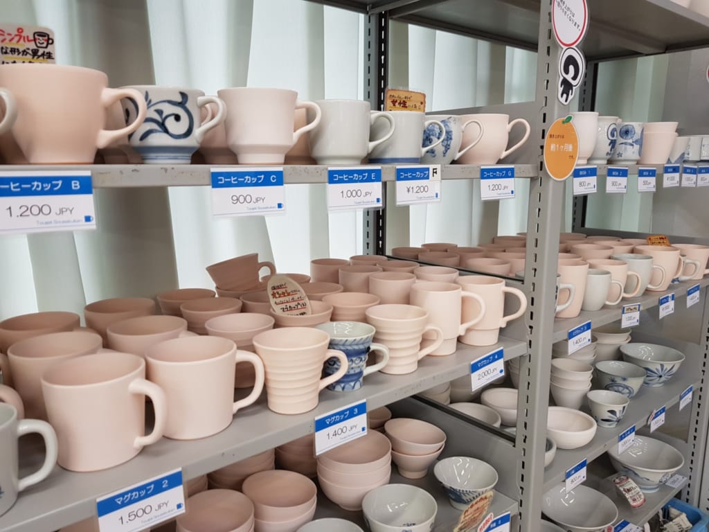 Choose your own Tobe ceramic at Tobecho Togei Sosakukan.