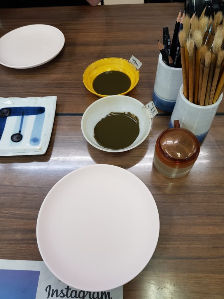 Design your own Tobe ceramic at Tobecho Togei Sosakukan.