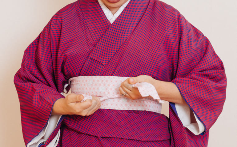 How to Wear a Kimono – With Step-by-Step Pictures and Video - VOYAPON