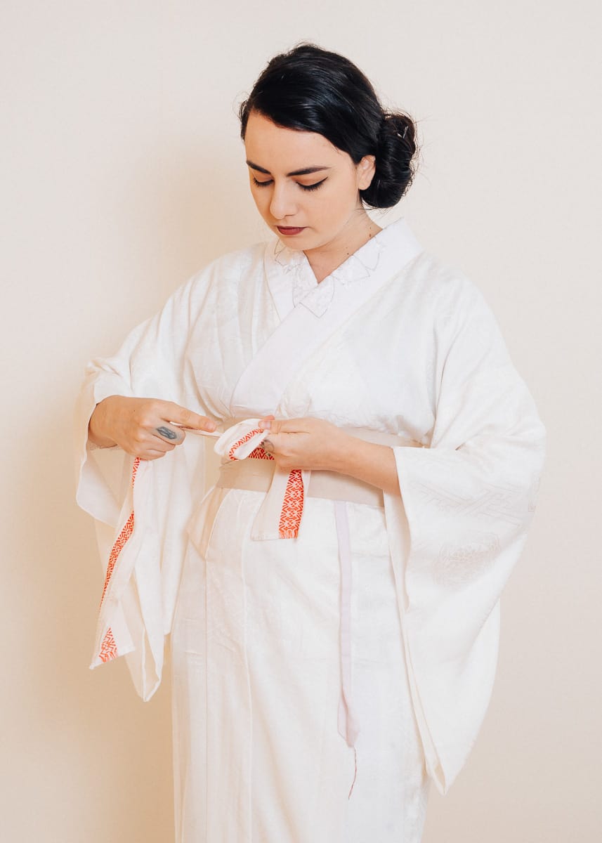 How to Wear a Kimono With StepbyStep Pictures and Video