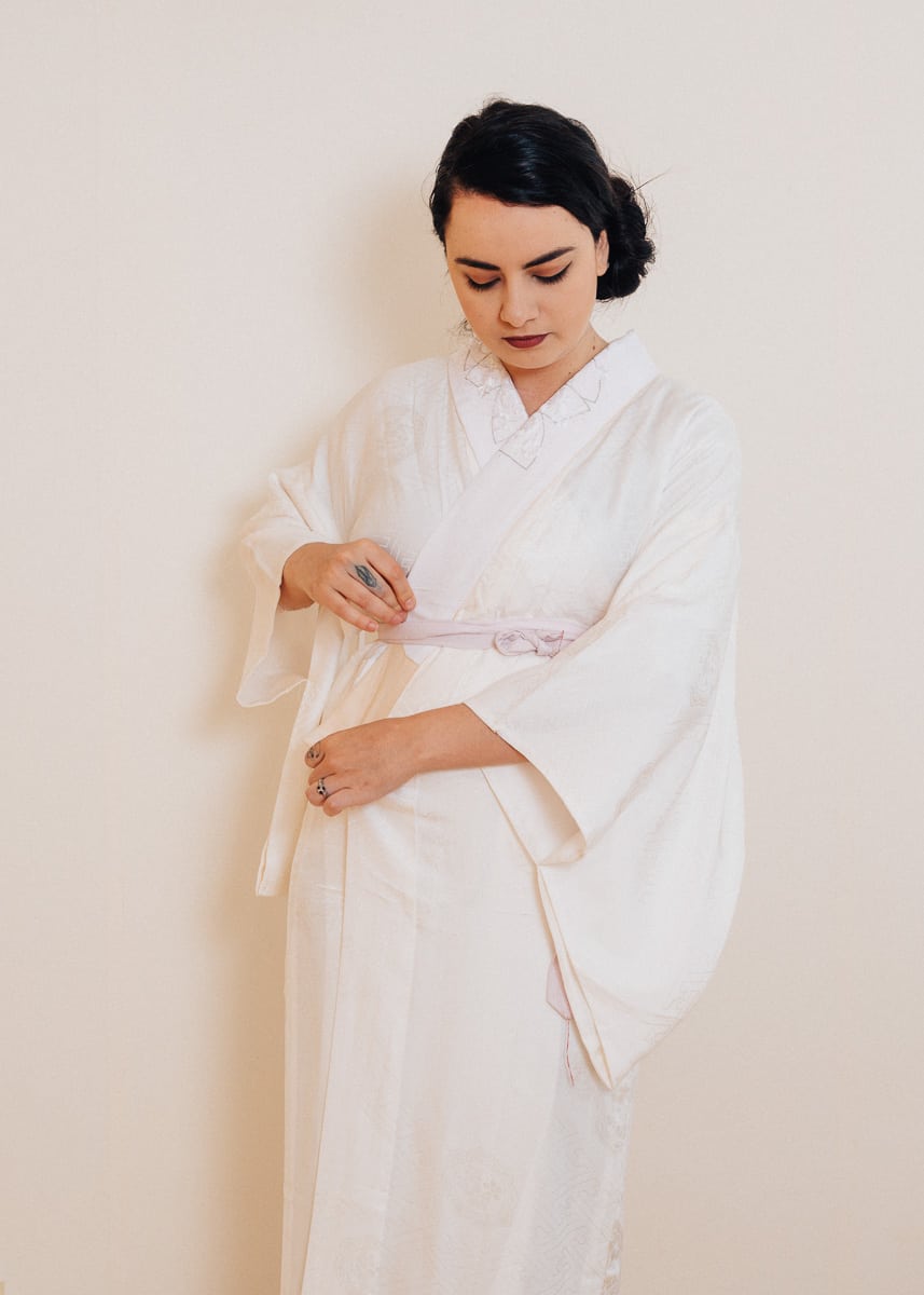 How to Wear a Kimono With StepbyStep Pictures and Video