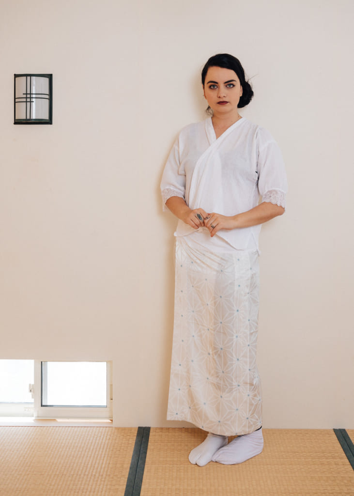 Model showing kimono undergarments