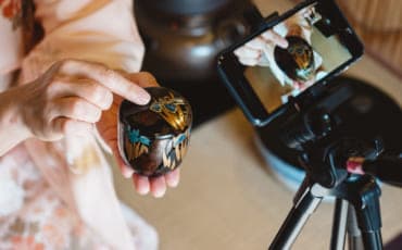 showing utensils during online tea ceremony