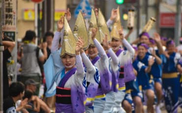 dancers in kimonos