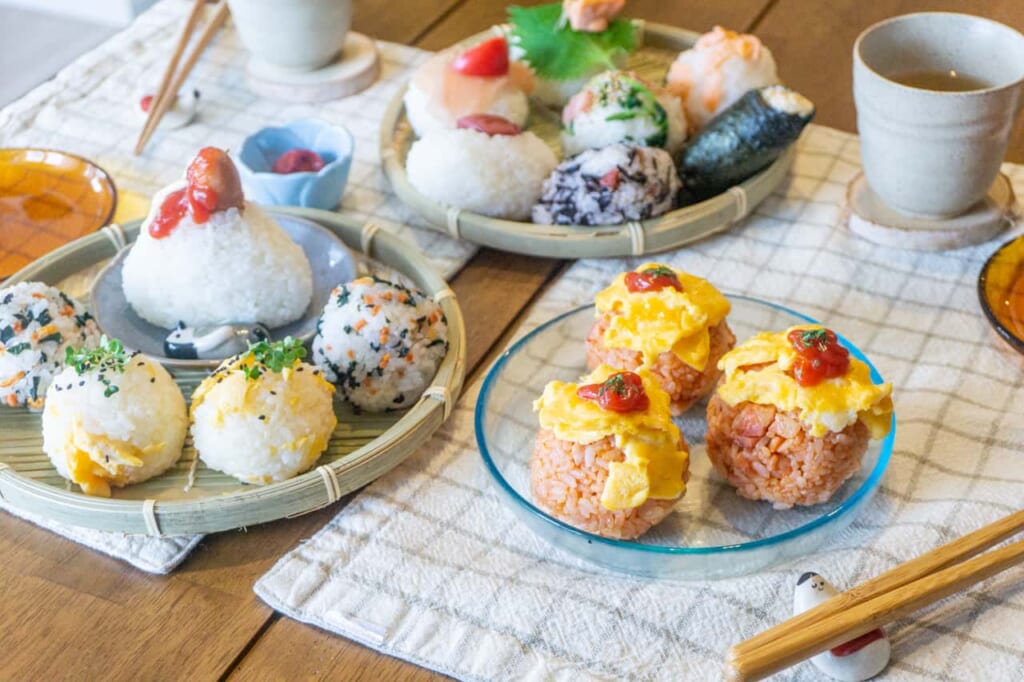 Many different types of onigiri on a table