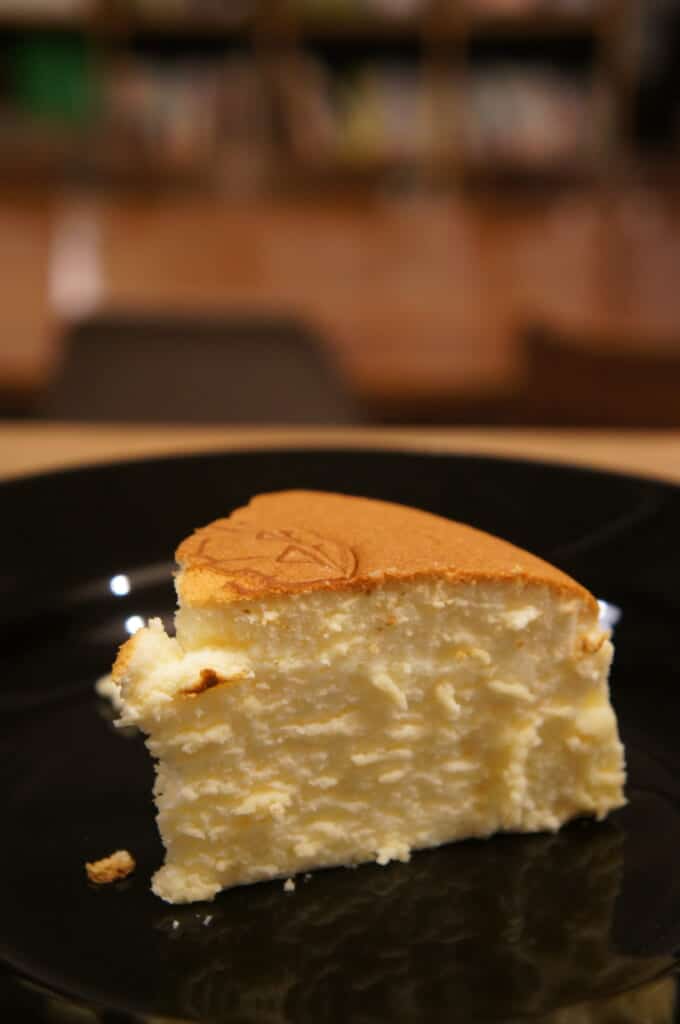 japanese cakes: a piece of cheesecake