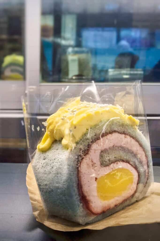 a japanese roll cake of sesame 