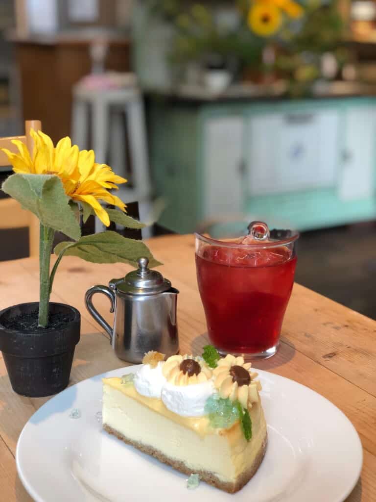 A cute coffee shop with a delicious japanese cake