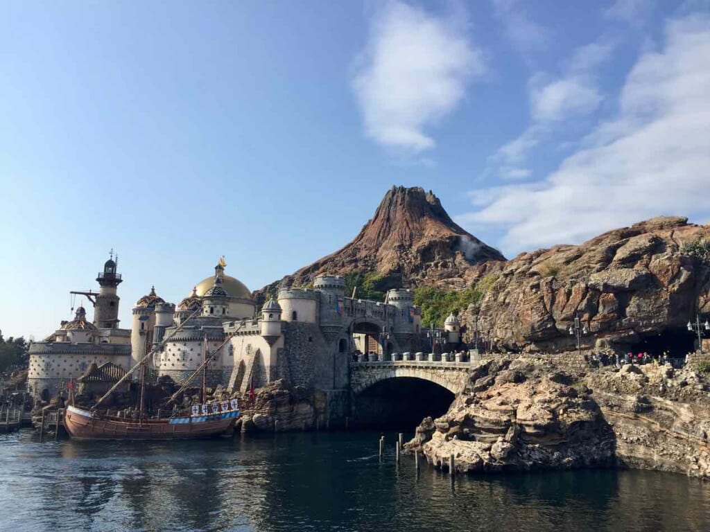 Volcano at the centre of the DisneySea park