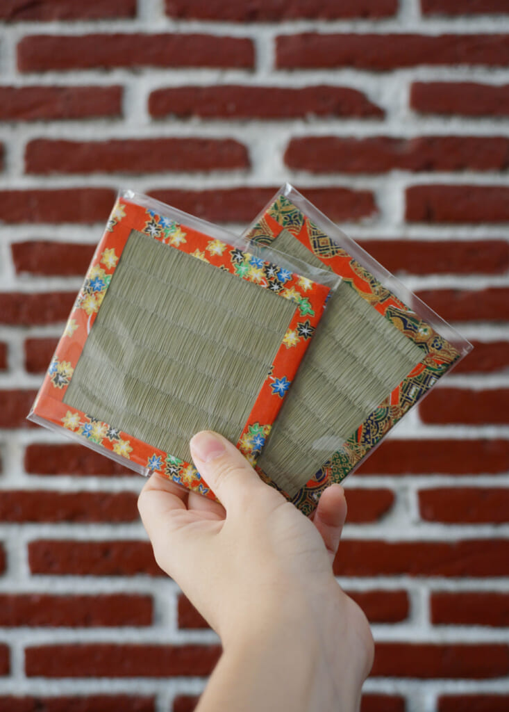 two tatami coasters as one of the Japanese product included in the box