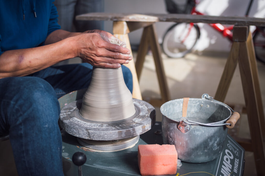 making traditional japanese ceramics in usuki, oita