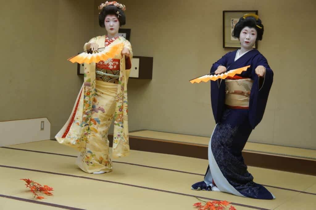 Kappo Hotaru traditional geigi performance