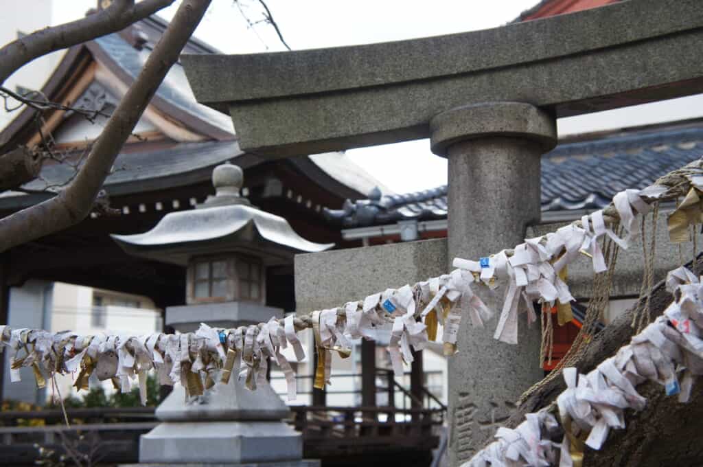 Niigata walking tour shrine and architecture