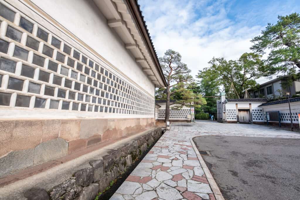 outside walls at Kenrokuen