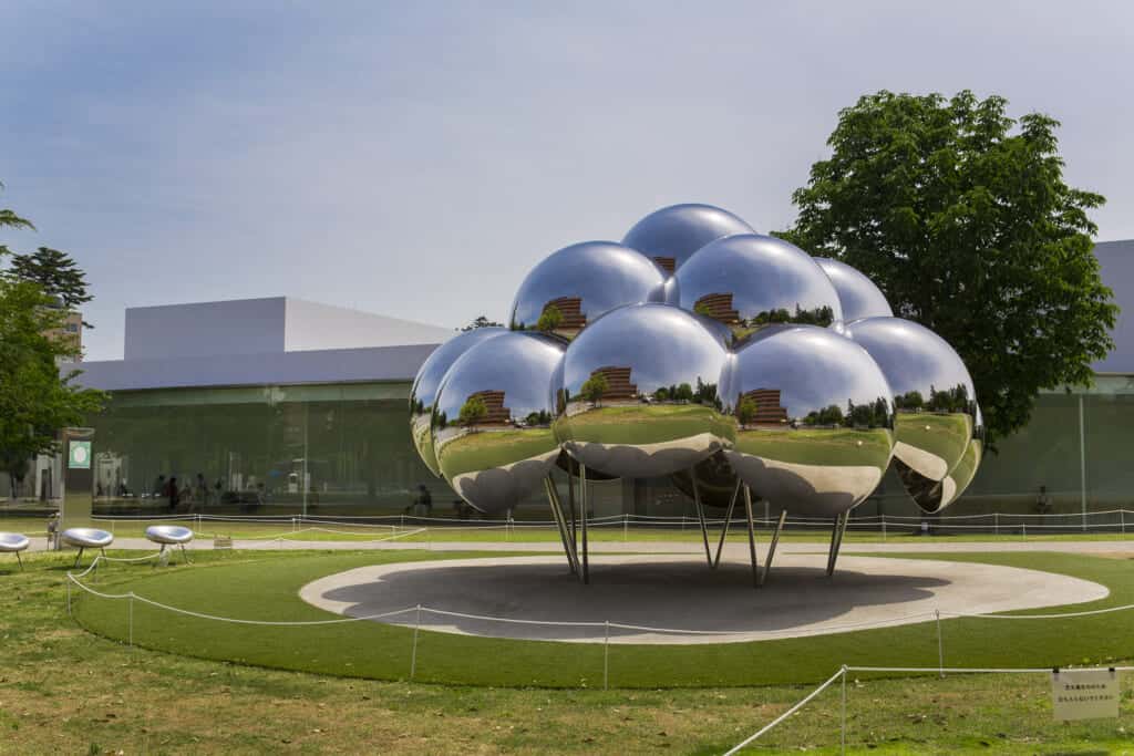 bubble sculpture outside gallery
