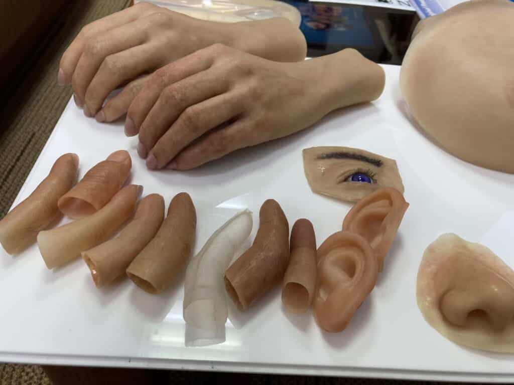 Japanese prosthetics and hands