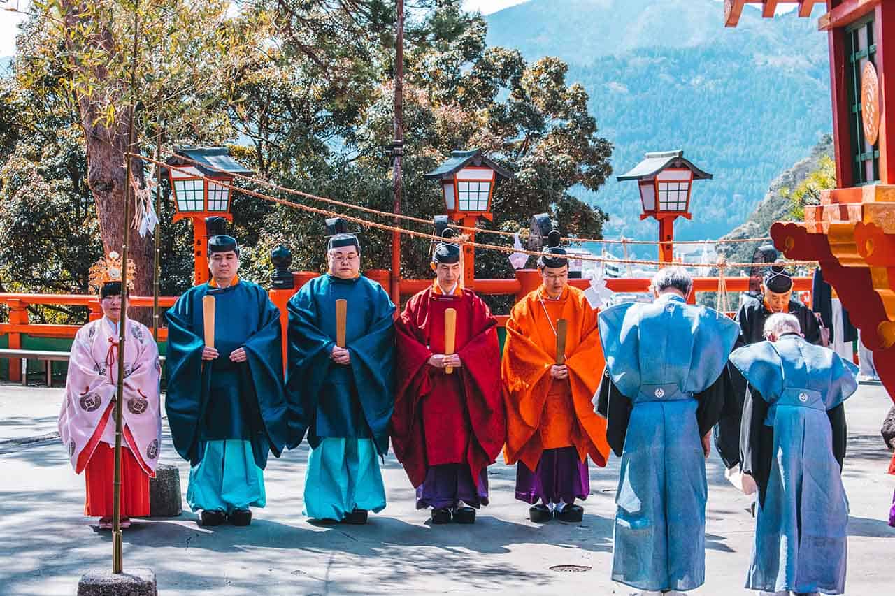 Line of Shinto priests