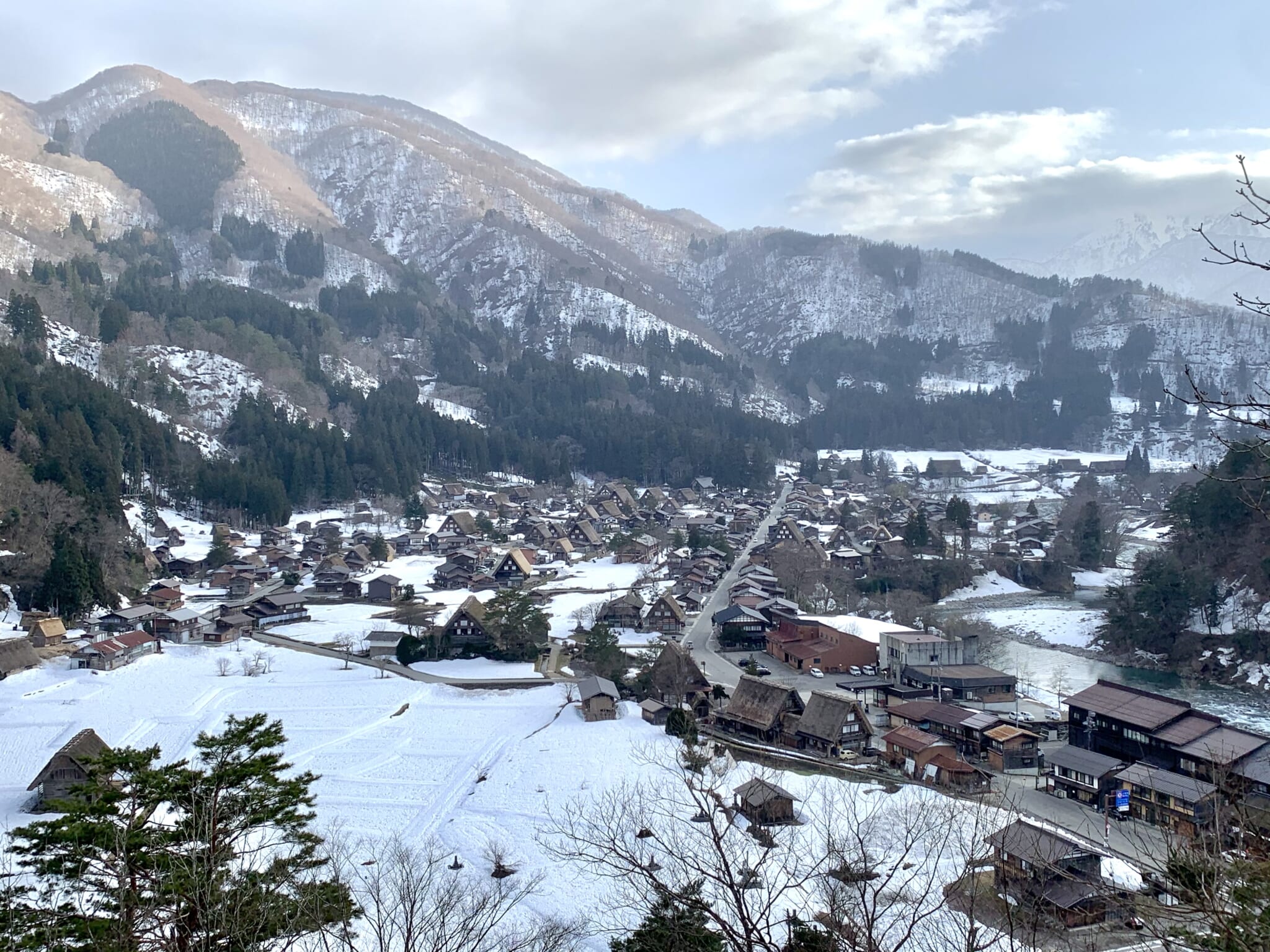 Shirakawa-go: Spend the Night in a Traditional Japanese Thatched House