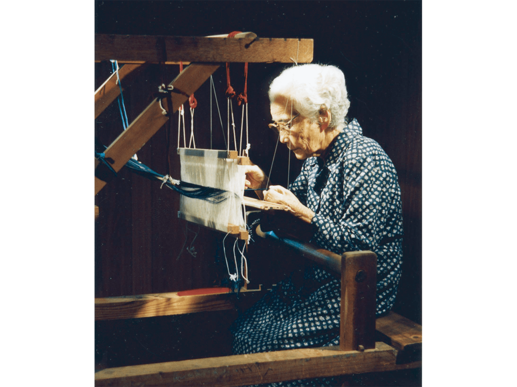 Yonamine Sada weaving japanese textiles