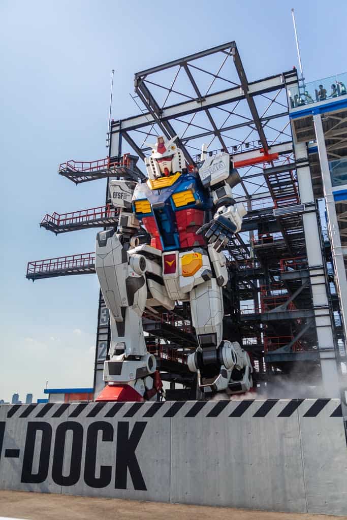 giant gundam robot in yokohama, japan