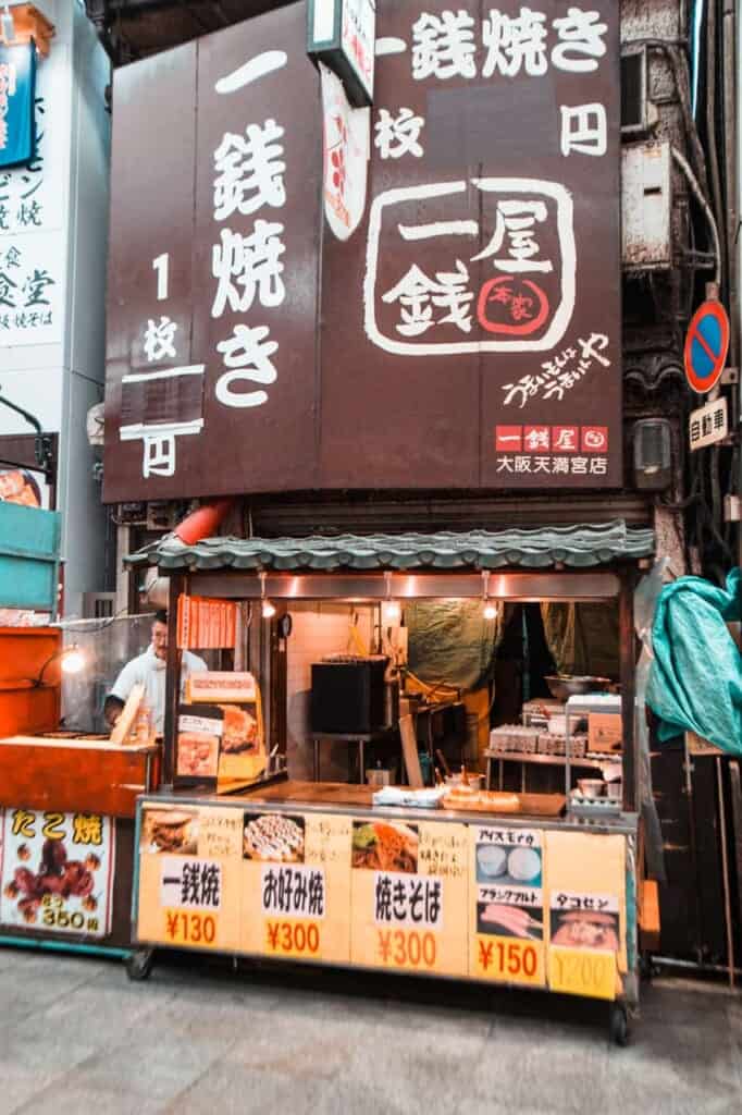 okonomiyaki shop in tenjinbashisuji osaka